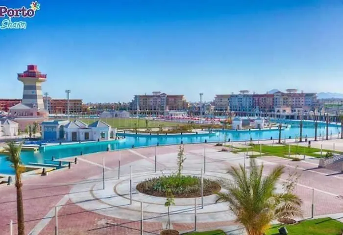 Porto Pool And View