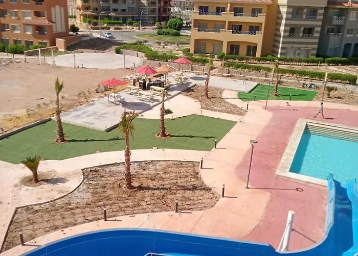 Porto Pool And View